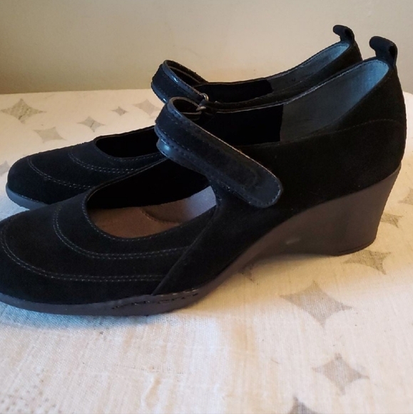 AEROSOLES Shoes - Black suede Aerosoles
